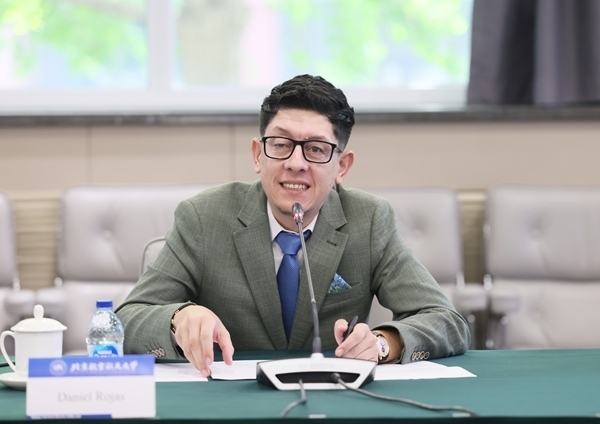 哥倫比亞教育部長丹尼爾?羅哈斯一行訪問北京航空航天大學(xué)。北航供圖