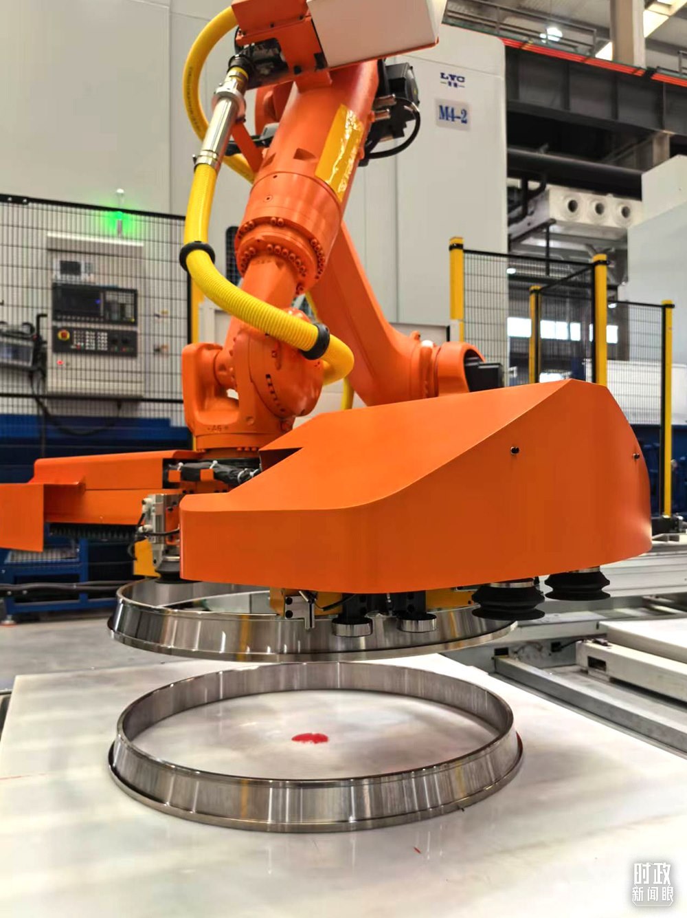 △洛軸產(chǎn)品。（總臺(tái)央視記者黎兵拍攝）