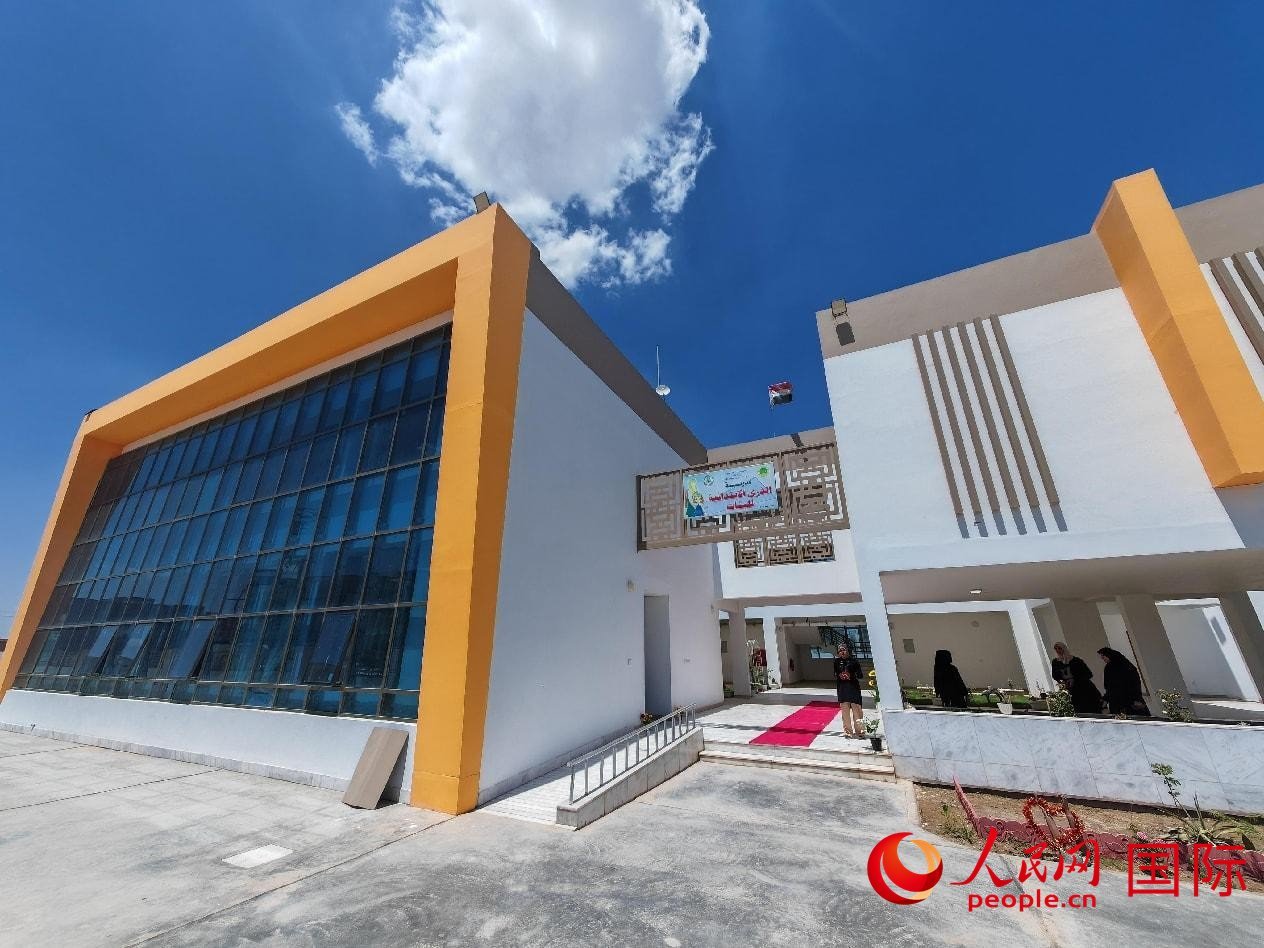 圖為阿爾·圖拉女子學(xué)校校園一景。人民網(wǎng)記者 管克江攝