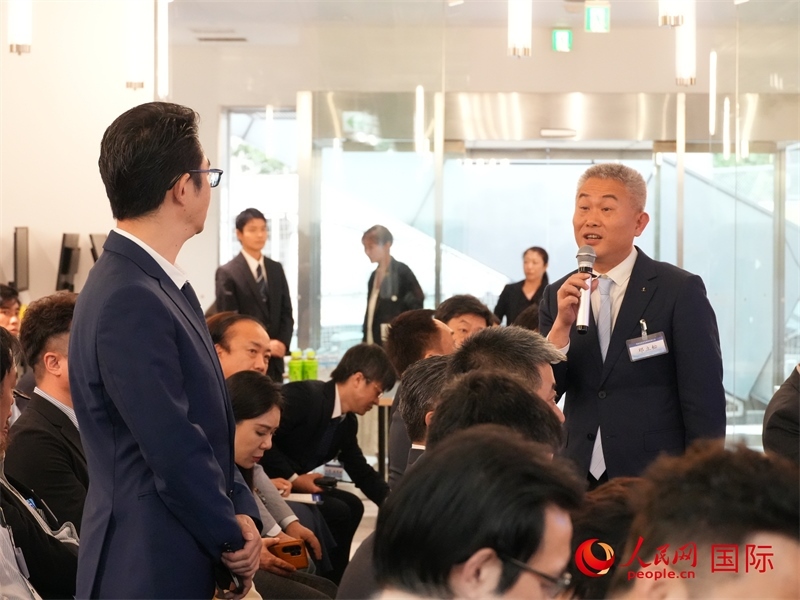 參會企業(yè)與海南代表團(tuán)積極交流。