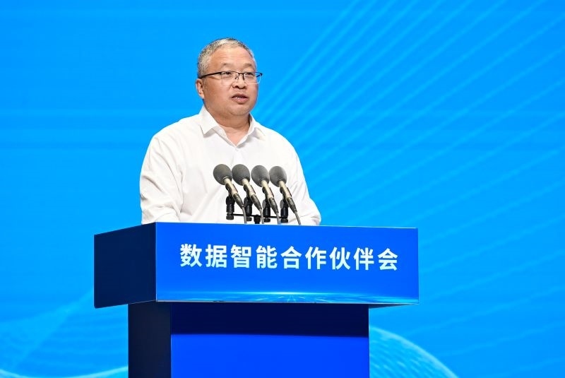 圖為豫資控股集團(tuán)黨委書記、董事長(zhǎng)秦建斌。