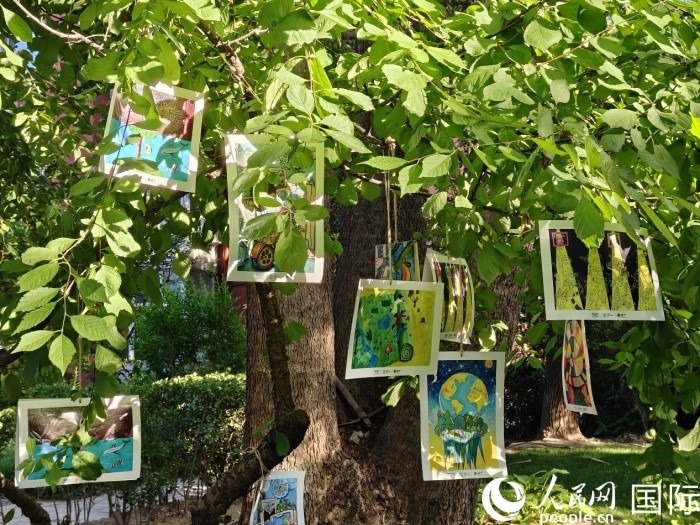 兒童環(huán)保繪畫展覽。人民網(wǎng)記者 李明攝