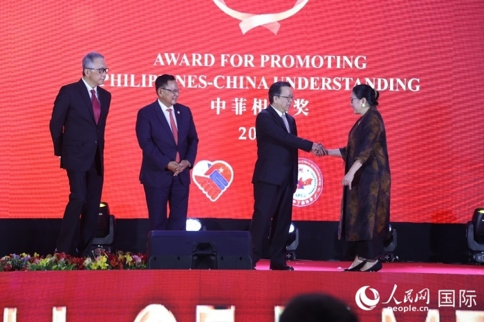 菲律賓前參議員許爾琦榮獲“終身成就獎”。人民網(wǎng)記者樊帆 攝